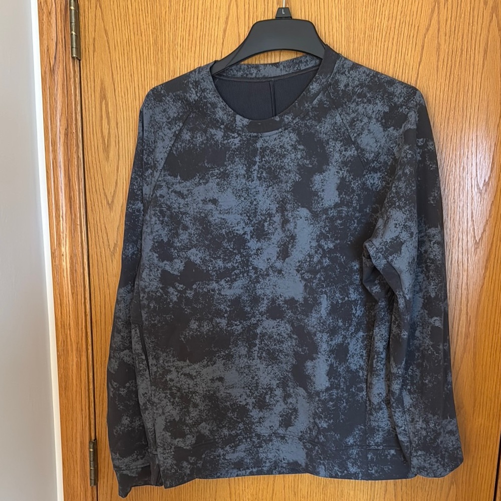 Lululemon Large dry fit crewneck camo. Like New